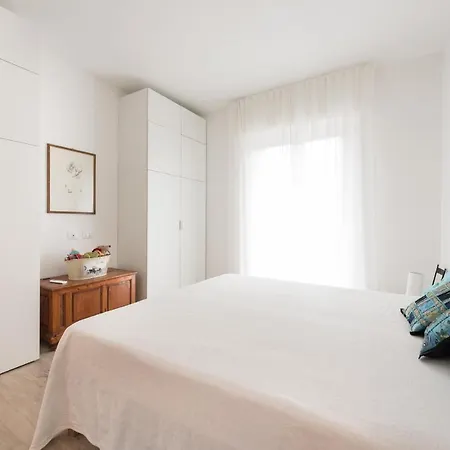 Cool Flat Alberti Lift, Terraces, Free Parking