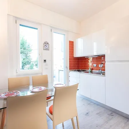 Cool Flat Alberti Lift, Terraces, Free Parking Apartment Florence